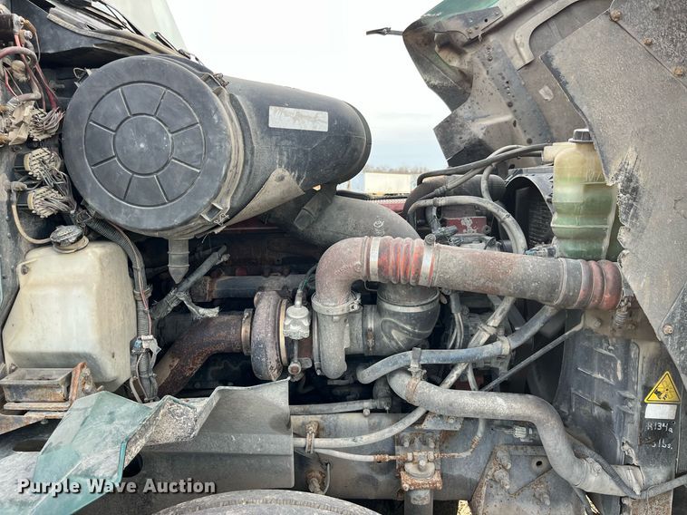 image for item LD9844 2007 International  9400i semi truck