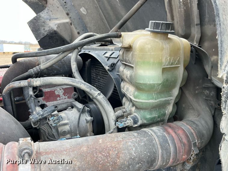 image for item LD9844 2007 International  9400i semi truck