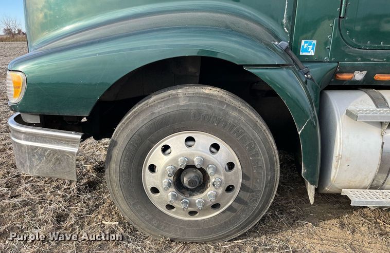 image for item LD9844 2007 International  9400i semi truck