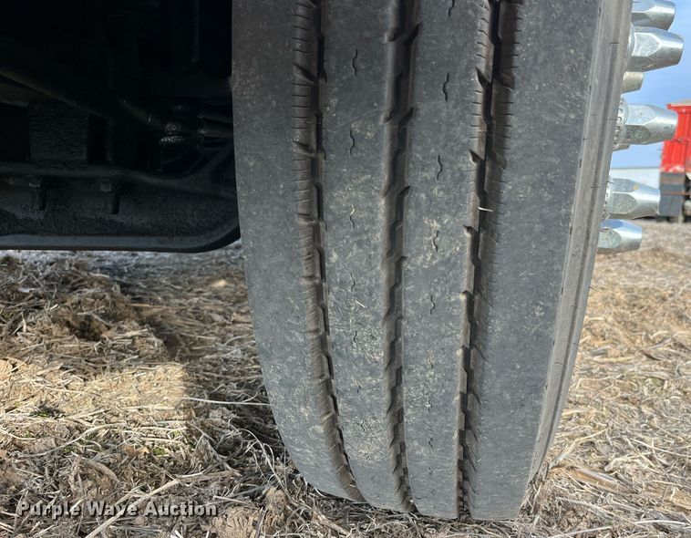 image for item LD9844 2007 International  9400i semi truck