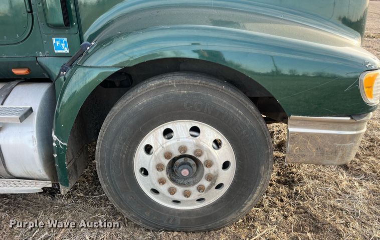 image for item LD9844 2007 International  9400i semi truck