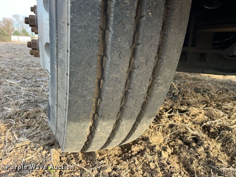 image for item LD9844 2007 International  9400i semi truck