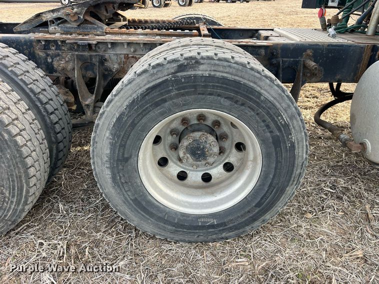 image for item LD9844 2007 International  9400i semi truck