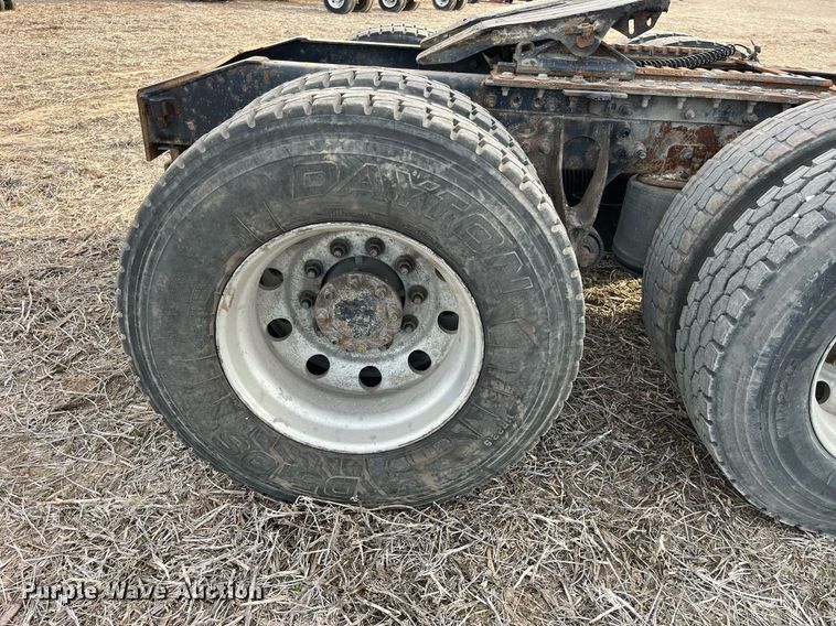 image for item LD9844 2007 International  9400i semi truck