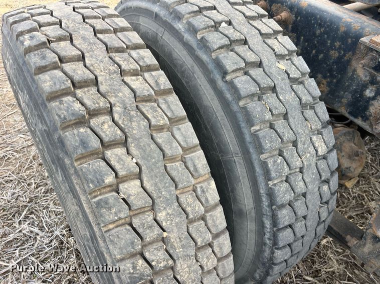 image for item LD9844 2007 International  9400i semi truck