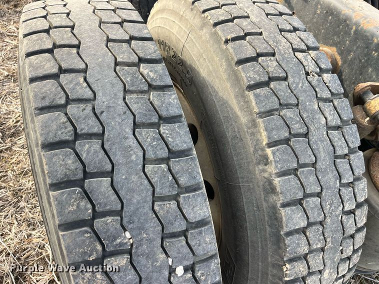 image for item LD9844 2007 International  9400i semi truck