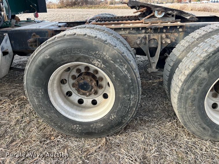 image for item LD9844 2007 International  9400i semi truck