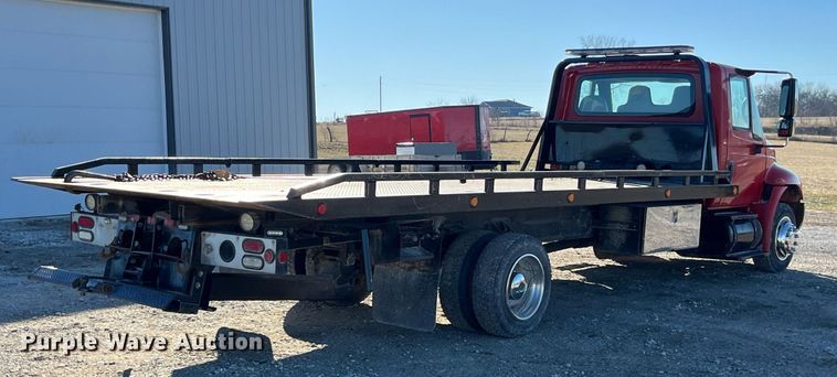 image for item LD9989 2005 International  4300 rollback truck