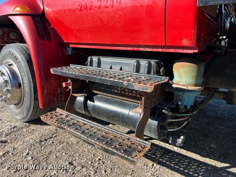 image for item LD9989 2005 International  4300 rollback truck