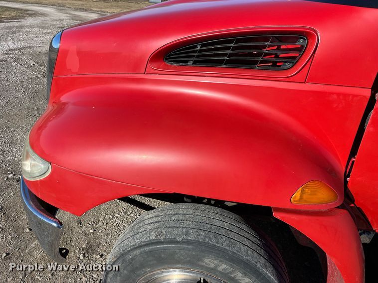 image for item LD9989 2005 International  4300 rollback truck