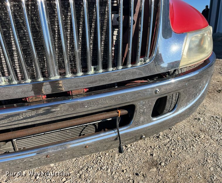 image for item LD9989 2005 International  4300 rollback truck