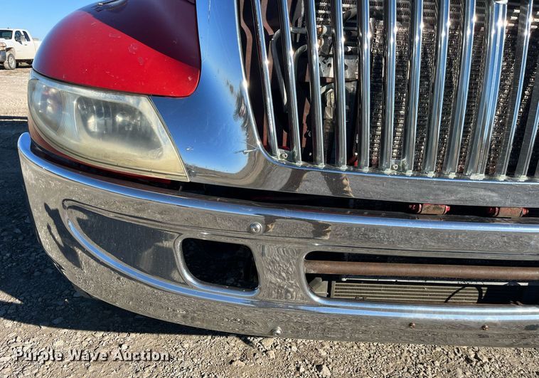 image for item LD9989 2005 International  4300 rollback truck