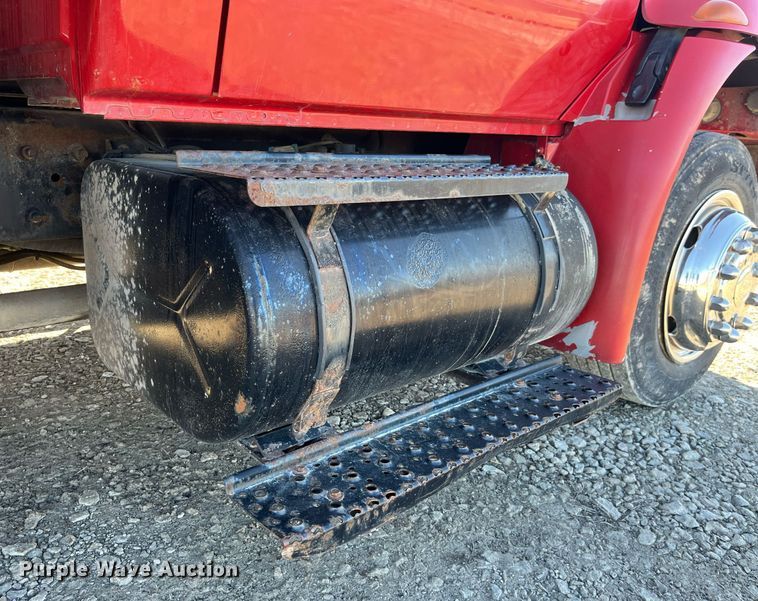 image for item LD9989 2005 International  4300 rollback truck