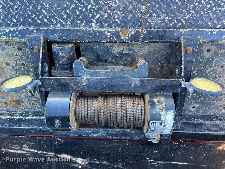 image for item LD9989 2005 International  4300 rollback truck