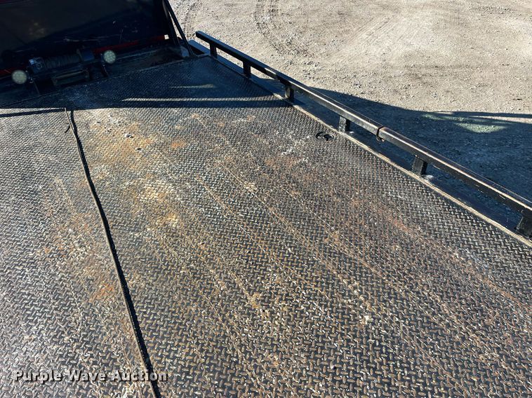 image for item LD9989 2005 International  4300 rollback truck