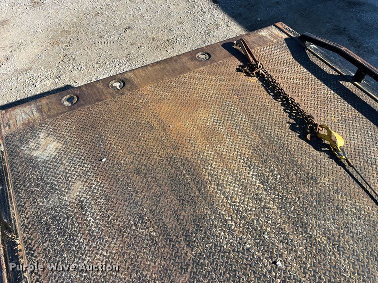 image for item LD9989 2005 International  4300 rollback truck