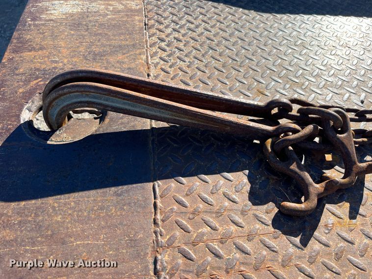 image for item LD9989 2005 International  4300 rollback truck