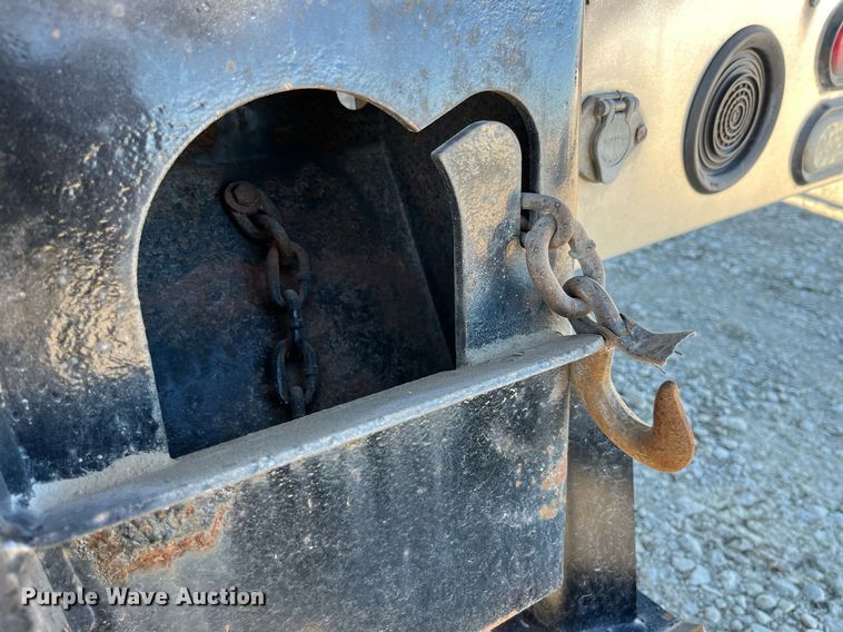 image for item LD9989 2005 International  4300 rollback truck