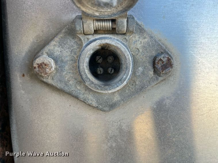 image for item LD9989 2005 International  4300 rollback truck