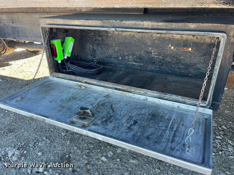 image for item LD9989 2005 International  4300 rollback truck