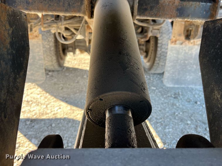 image for item LD9989 2005 International  4300 rollback truck