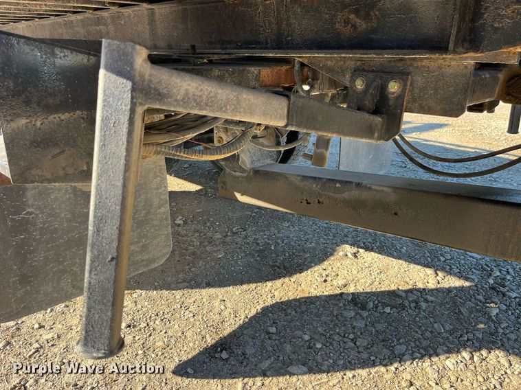 image for item LD9989 2005 International  4300 rollback truck