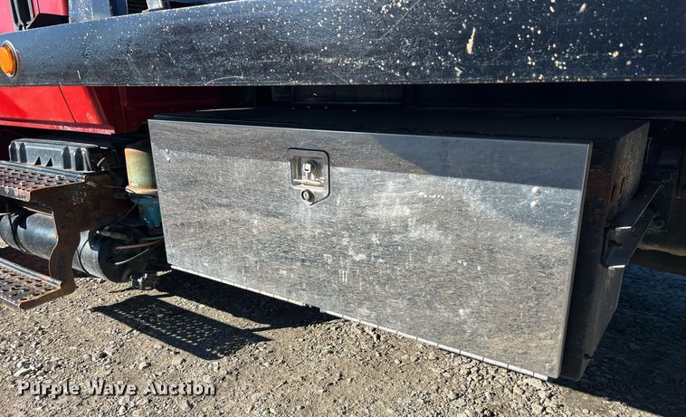 image for item LD9989 2005 International  4300 rollback truck