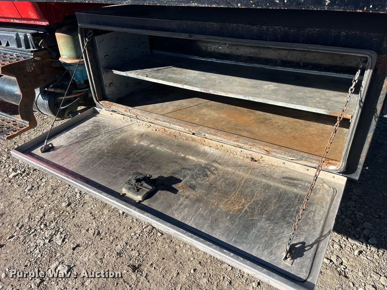 image for item LD9989 2005 International  4300 rollback truck