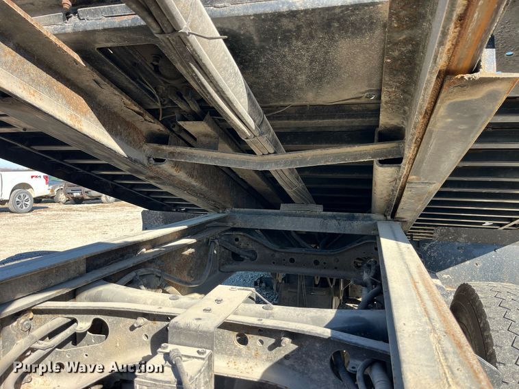 image for item LD9989 2005 International  4300 rollback truck