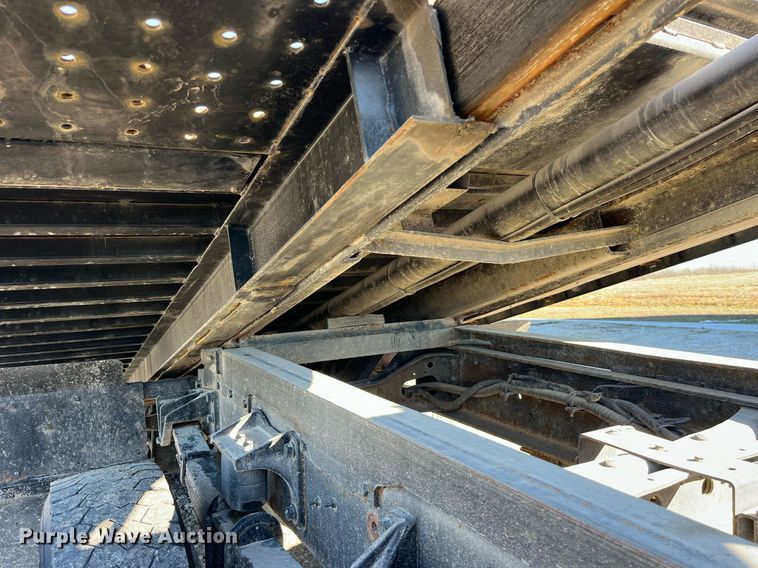 image for item LD9989 2005 International  4300 rollback truck