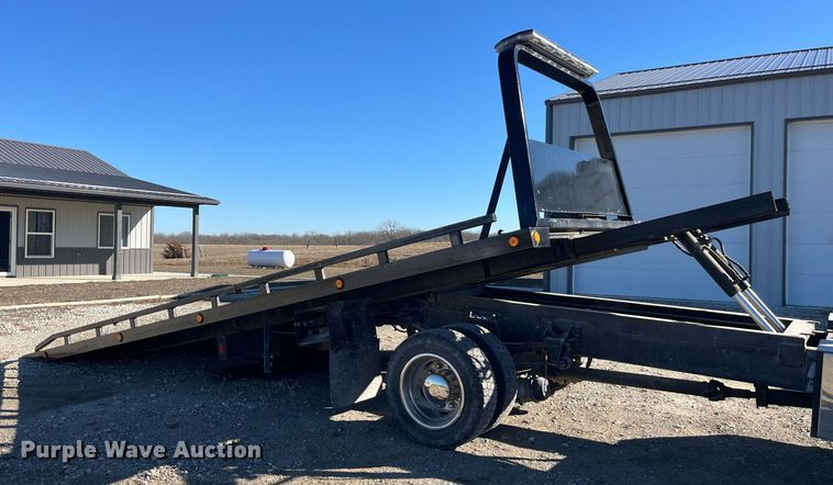 image for item LD9989 2005 International  4300 rollback truck