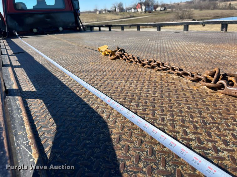 image for item LD9989 2005 International  4300 rollback truck