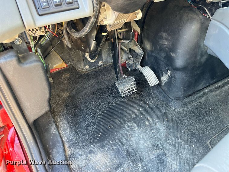 image for item LD9989 2005 International  4300 rollback truck