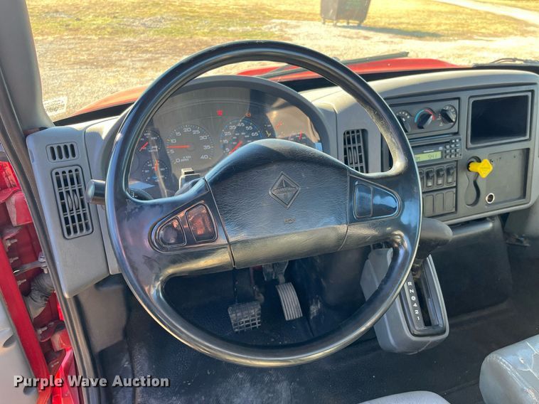 image for item LD9989 2005 International  4300 rollback truck