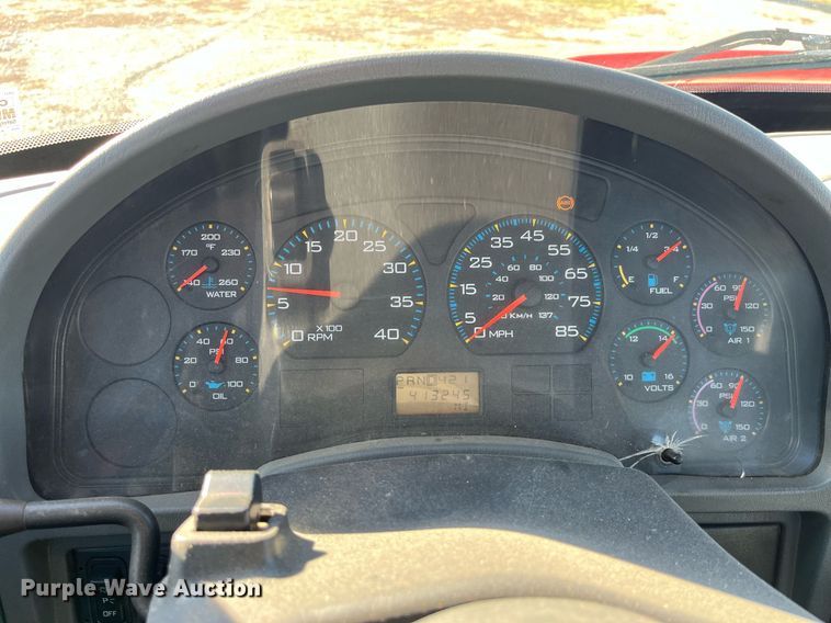 image for item LD9989 2005 International  4300 rollback truck