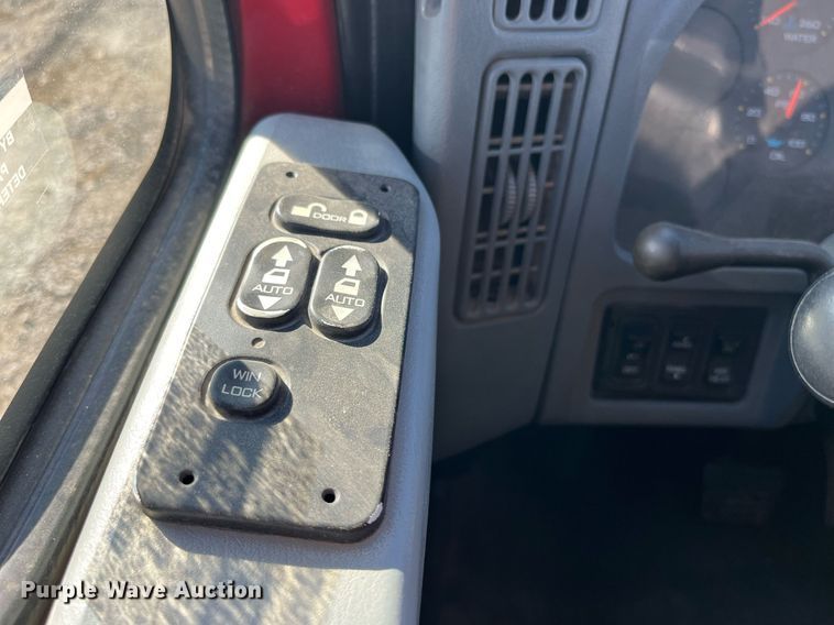 image for item LD9989 2005 International  4300 rollback truck