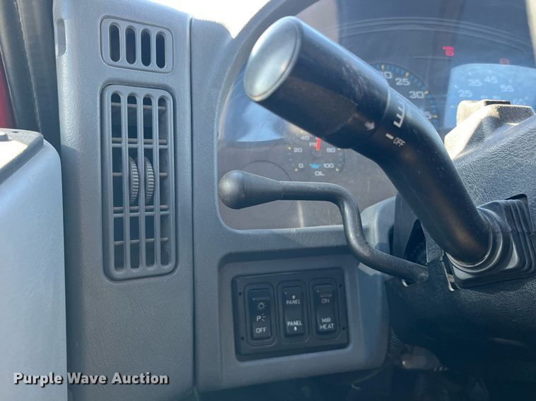 image for item LD9989 2005 International  4300 rollback truck