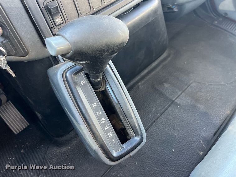 image for item LD9989 2005 International  4300 rollback truck