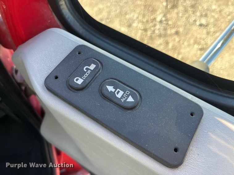 image for item LD9989 2005 International  4300 rollback truck