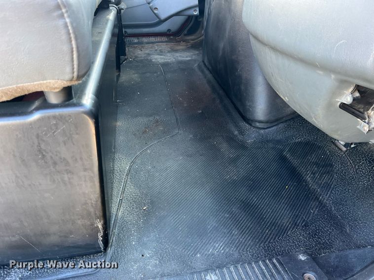 image for item LD9989 2005 International  4300 rollback truck