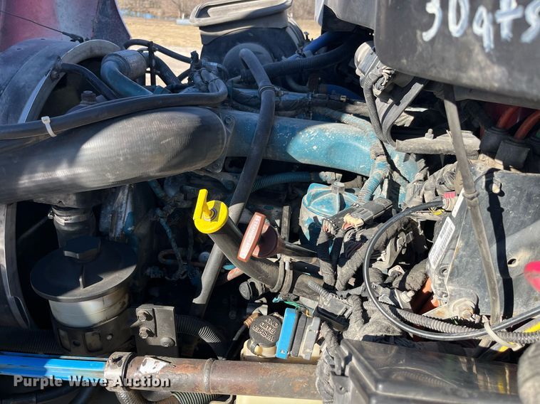 image for item LD9989 2005 International  4300 rollback truck