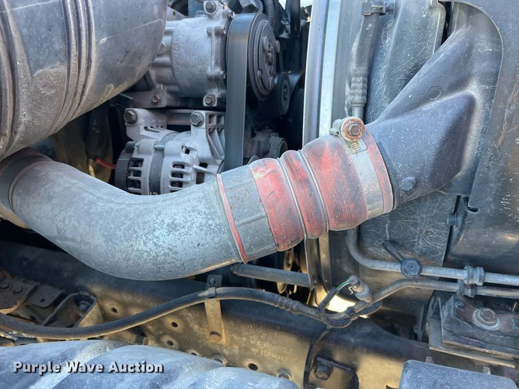 image for item LD9989 2005 International  4300 rollback truck