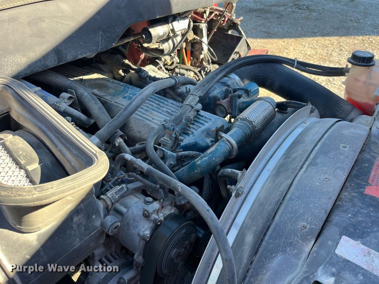 image for item LD9989 2005 International  4300 rollback truck