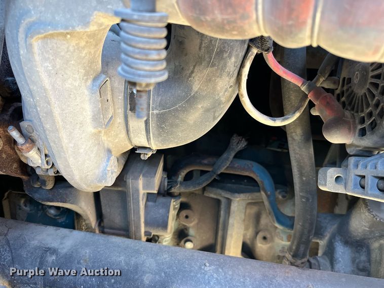 image for item LD9989 2005 International  4300 rollback truck