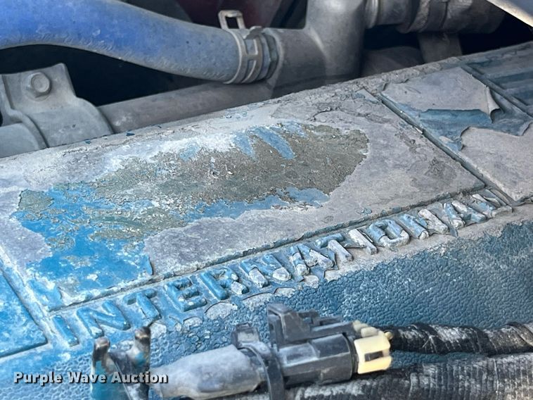 image for item LD9989 2005 International  4300 rollback truck