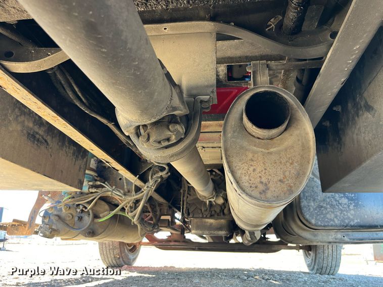 image for item LD9989 2005 International  4300 rollback truck