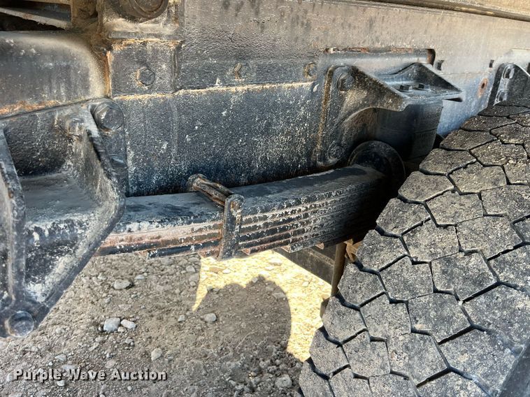 image for item LD9989 2005 International  4300 rollback truck