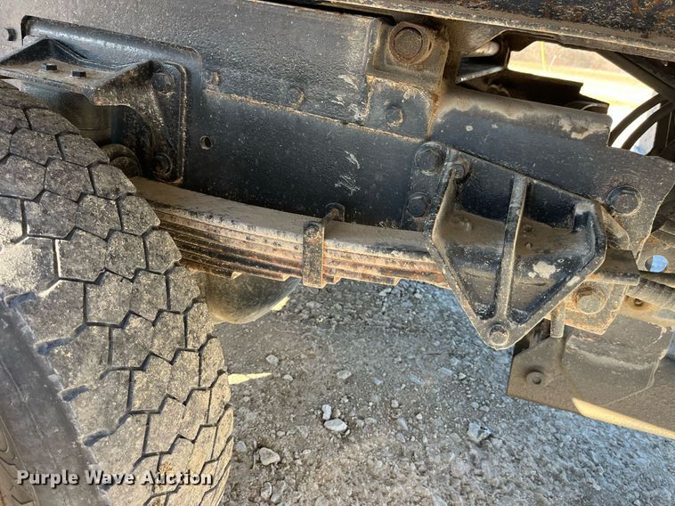 image for item LD9989 2005 International  4300 rollback truck