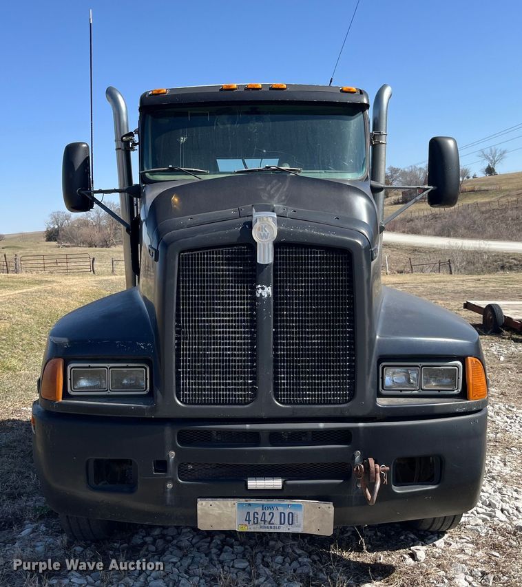 image for item LE9024 1995 Kenworth T600 semi truck