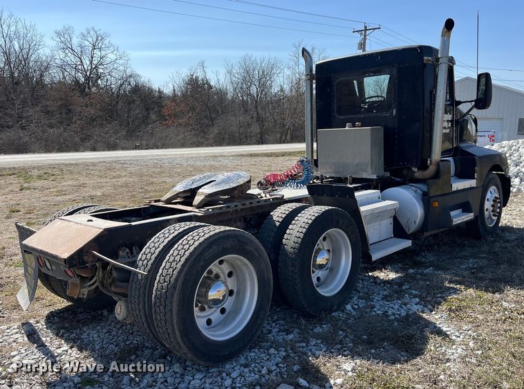 image for item LE9024 1995 Kenworth T600 semi truck